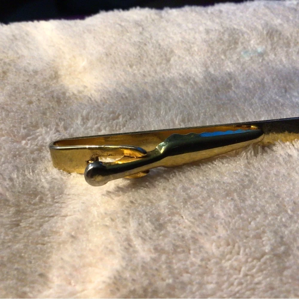 Men's Gold Ribbed Tie Clip - Sleek Professional Finish